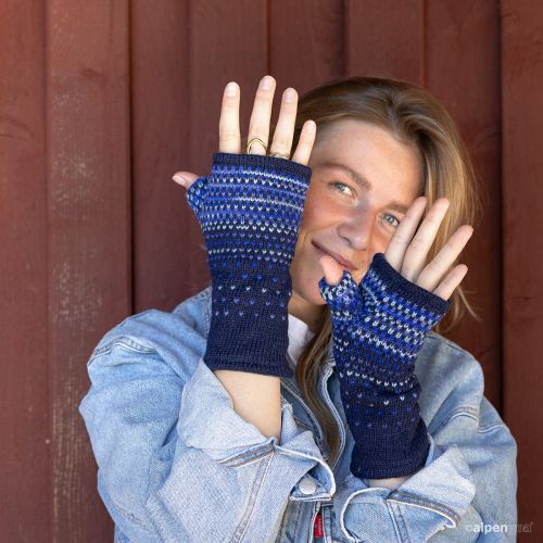 Pulswaermer Modell Ida Marine Tiedye Tragebeispiel